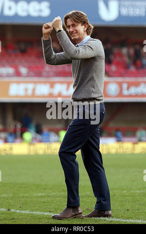 Brentford manager Thomas Frank celebra dopo il fischio finale dopo il cielo di scommessa match del campionato al Griffin Park, Londra. Foto Stock