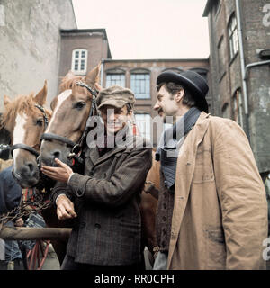 EIN MANN si nach oben / 5. Der Zweikampf / BRD 1978 / Herbert Ballmann / Karl Siebrecht (MATHIEU CARRIERE), Franz Wagenseil (HARALD JUHNKE), 5. Der Zweikampf / Überschrift: EIN MANN SI nach oben / BRD 1978 Foto Stock