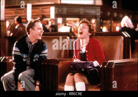 GANZ VERLIEBT NORMALE / l'altra sorella / USA 1999 / Garry Marshall / Carla (JULIETTE LEWIS), Danny (Giovanni Ribisi) C42191 / Überschrift: GANZ VERLIEBT NORMALE / USA 1999 Foto Stock