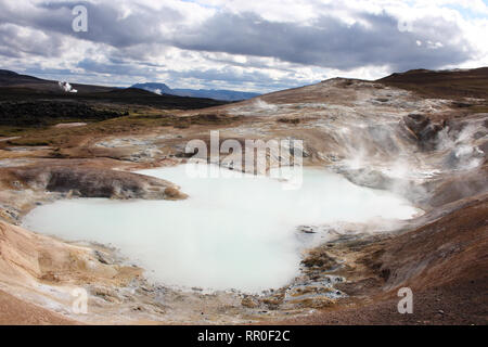 Attività geotermica - lago vicino Hverir, Islanda Foto Stock