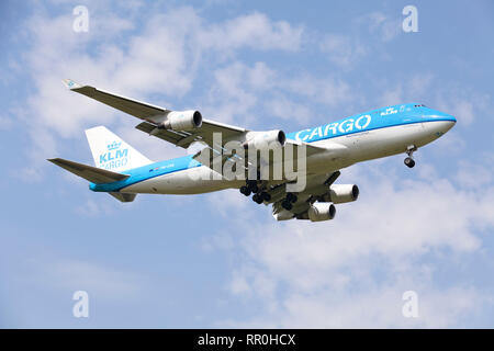 Vista di Boeing 747-406F/ER/SCD velivolo da carico in volo da KLM Royal Dutch Airlines Cargo company Foto Stock