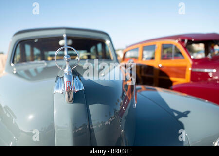 Automobili classiche sul visualizzatore in corrispondenza di un car show in California del Sud Foto Stock