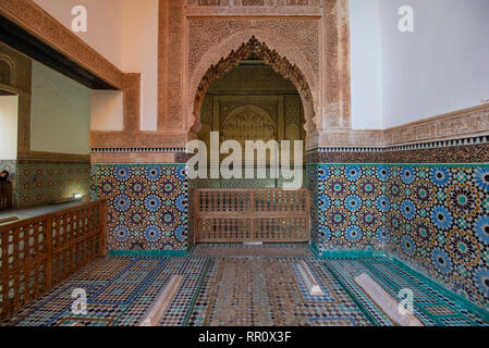 All'interno le Tombe Saadiane. Queste tombe sono sepolcri di Saadi membri della dinastia. Punto di riferimento superiore e le visite turistiche a Marrakech, Marocco Foto Stock