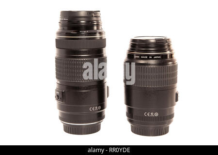 Due lenti della fotocamera isolati su sfondo bianco Foto Stock