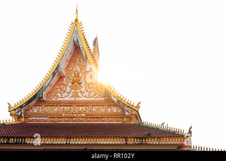 Vista ravvicinata della bella Wat Xieng Thong (Golden City tempio) al tramonto a Luang Prabang, Laos. Foto Stock