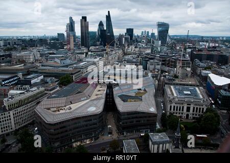 Vista di Londra città dalla Cattedrale di San Paolo Foto Stock