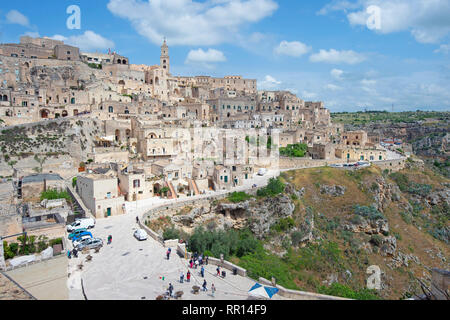 Vista sul Sasso Caveoso, città vecchia medievale, Sassi di Matera, capitali della cultura 2019, Matera, provincia di Basilicata, Italia Foto Stock