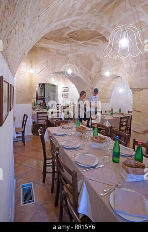 Interno di Osteria l'Arco nel Sasso Caveoso, Matera,capitale della cultura 2019, Italia Foto Stock