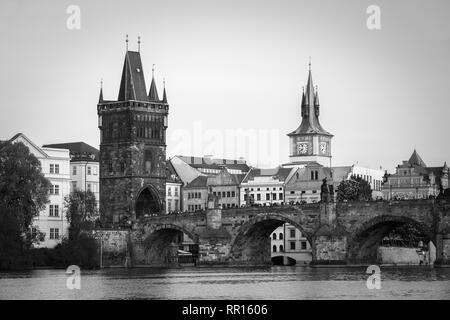 Vista panoramica sul fiume Moldava e nel centro storico di Praga,edifici e monumenti della città vecchia di Praga, Repubblica Ceca Foto Stock