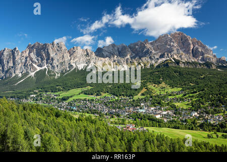 Cortina d Ampezzo città nelle Alpi Dolomitiche, Italia Foto Stock