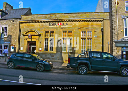 HSBC Bank mantenendo una elevata presenza di strada in il ricco mercato rurale comune di Cowbridge, Vale of Glamorgan, Galles del Sud Foto Stock