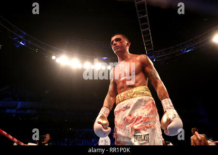 Lee Selby compete nel vacante IBF Intercontinental campionato leggero match contro Omar Douglas all'O2 Arena, Londra. Foto Stock