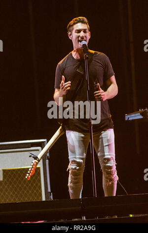 Milano Italia. Il 23 febbraio 2019. La American pop cantautore JUSTIN JESSO esibirsi dal vivo sul palco al Mediolanum Forum apertura della mostra di lacrime per paure. Credito: Rodolfo Sassano/Alamy Live News Foto Stock