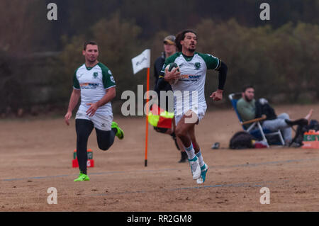 Pini del sud, North Carolina, Stati Uniti d'America. Il 23 febbraio, 2019. Febbraio 23, 2019 - pini del sud, N.C., STATI UNITI D'AMERICA - Carolinas Geographic Rugby Unione Uomini di Azione di rugby tra i pini del sud ''Grande coni'' e Charleston (Sud Carolina) fuorilegge Rugby Football Club a campi di Twin Farm. Pini del sud shut-out Charleston, 105-0. Credito: Timothy L. Hale/ZUMA filo/Alamy Live News Foto Stock