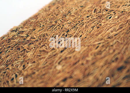 Una fetta di premuto il tabacco che cresce in Indonesia. Un primo piano. Foto Stock