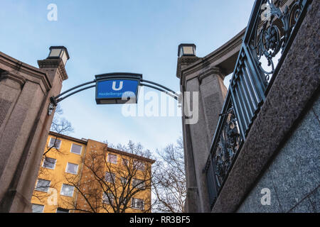 Berlin Wilmersdorf, Heidelberger Platz della U3 U-Bahn metropolitana stazione ferroviaria progettata dall architetto Willy Leitgebel Foto Stock