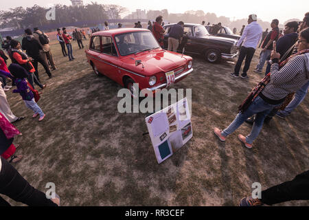 Vintage,Hillman,auto,1965,entusiasta giovane generazione,curiosamente vista,Kolkata,auto d'epoca ,Rally,2019,l'India. Foto Stock