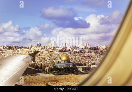 Israele Gerusalemme città vista dalla finestra del piano Foto Stock