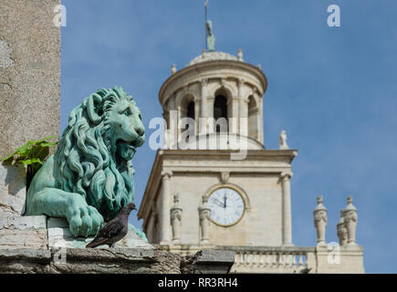 Francia ARLES SEP 2018 Una vista dell'esterno dell'Eglise Notre-dame-la-Grande chiesa in Arles città della Provenza Francia Foto Stock