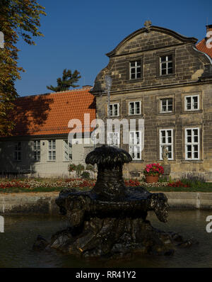 Tiny palais nel villaggio tedesco Blankenburg in autunno Foto Stock