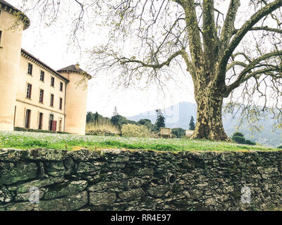 Le Chateau de la Mole Saint-Exupery Avril, 03, 2016 Francia - Natura - Le Club 55 - vecchia storia - Foto Stock