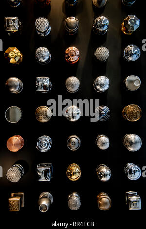 Designer costosi maniglie delle porte sul display Foto Stock