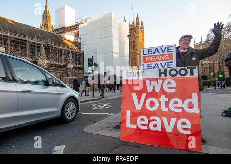 Londra, UK.28 gennaio 2019; Pro e anti Brexit dimostranti fuori le case del Parlamento Foto Stock