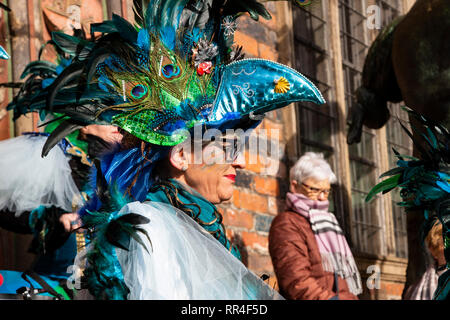 Femmina gruppo samba Sambrassa da Stuhr. Samba Il carnevale di Brema, Germania Foto Stock