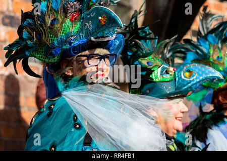 Femmina gruppo samba Sambrassa da Stuhr. Samba Il carnevale di Brema, Germania Foto Stock