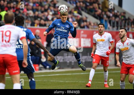 Ratisbona, Deutschland. 24 Febbraio, 2019. Voce Gotoku Sakai (HSV Amburgo Amburgo), azione, calcio 2. Bundesliga / SSV Jahn Regensburg-HSV Amburgo Amburgo Amburgo 2-1, 23.Spieltag, giornata23, Liga2, stagione 2018/19 il 24.02.2019. CONTINENTAL ARENA, DFL REGOLAMENTO VIETA QUALSIASI noi ancora come sequenze di immagini e/o quasi video. | Utilizzo di credito in tutto il mondo: dpa/Alamy Live News Foto Stock