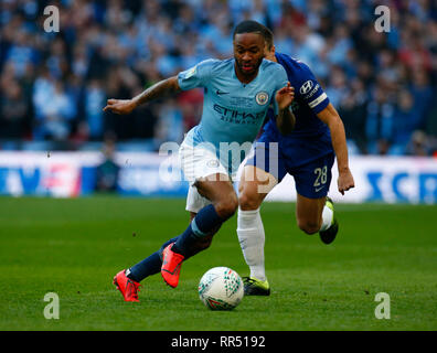 Londra, Inghilterra - Febbraio 23, 2019 Manchester City's Raheem Sterling durante l Carabao Cup finale tra Chelsea e Manchester City a Wembley stadium , Londra, Inghilterra il 23 Feb 2019 Azione di Credito Foto Sport FA Premier League e Football League immagini sono soggette a licenza DataCo. Solo uso editoriale. Nessuna stampa di vendite. Nessun uso personale di vendita. Nessun uso non retribuito Foto Stock