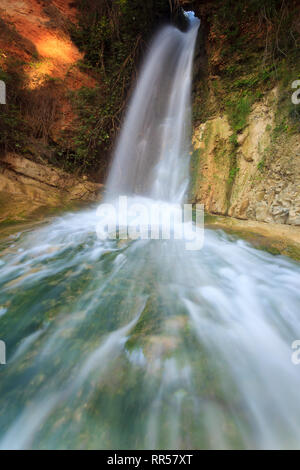 Cascata all'inizio del fiume Albaida, in Atzeneta de Albaida, Valencia, Comunidad Valenciana, Spagna, Europa Foto Stock