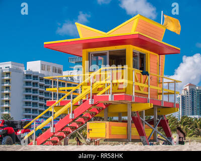 Giallo beach hut in stile art deco di South Beach a Miami in Florida Foto Stock