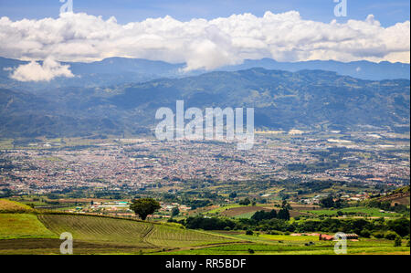 New Scenic 5 posti si affacciano sulla città di Cartago in Costa Rica Foto Stock