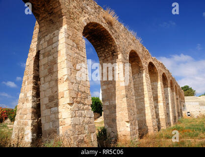 Antico Acquedotto romano nel nord di Israele vicino a Nahariya città. Foto Stock