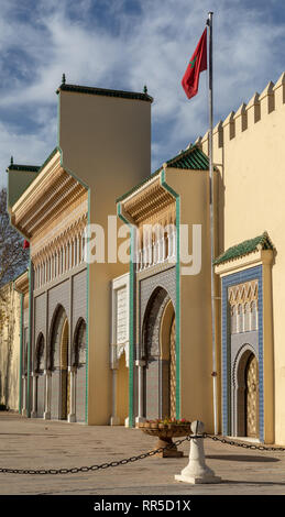 La famosa entrata al Dar El Makhzen Royal Palace, Fes Foto Stock