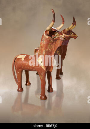 Terra cotta rituale bull pentole, probabilmente di Hurri & Serri, i tori di Teshup il dio delle tempeste. prodotto come coppie differisce solo nella direzione della loro Foto Stock