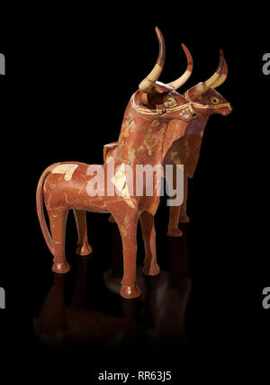 Terra cotta rituale bull pentole, probabilmente di Hurri & Serri, i tori di Teshup il dio delle tempeste. prodotto come coppie differisce solo nella direzione della loro Foto Stock