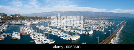 Vista panoramica della Santa Barbara porto, Santa Barbara in California Foto Stock