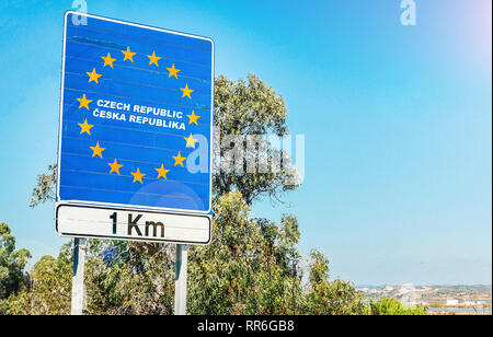 Cartello stradale sul confine della Repubblica ceca come parte di uno Stato membro dell' Unione europea. Foto Stock