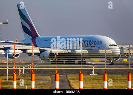 DŸsseldorf Aeroporto Internazionale, DUS, Emirates Airbus A380, appena sbarcati, Foto Stock