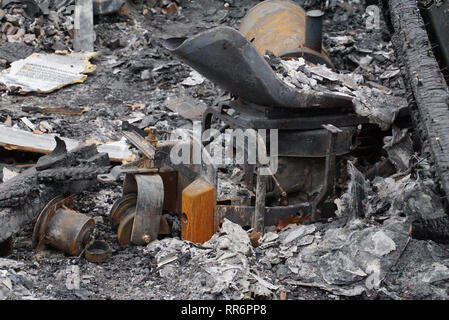 Cimeli e memorie, i tuoi ricordi e la proprietà diventa cenere in una casa di fuoco non importa il prezzo o il livello di tecnologia. Foto Stock