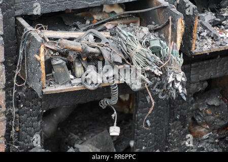 Cimeli e memorie, i tuoi ricordi e la proprietà diventa cenere in una casa di fuoco non importa il prezzo o il livello di tecnologia. Foto Stock