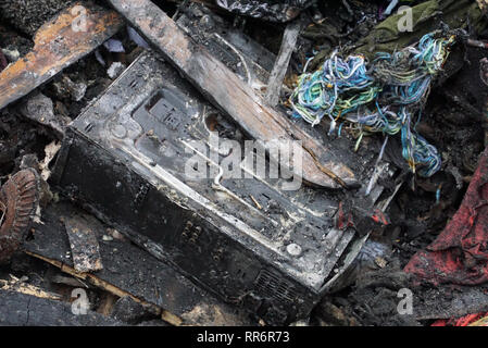 Cimeli e memorie, i tuoi ricordi e la proprietà diventa cenere in una casa di fuoco non importa il prezzo o il livello di tecnologia. Foto Stock