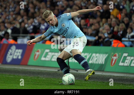 Londra, Regno Unito. 24 Febbraio, 2019. Oleksandr Zinchenko del Manchester City in azione. Carabao Cup match finale, Chelsea v Manchester City allo Stadio di Wembley a Londra domenica 24 febbraio 2019. Questa immagine può essere utilizzata solo per scopi editoriali. Solo uso editoriale, è richiesta una licenza per uso commerciale. Nessun uso in scommesse, giochi o un singolo giocatore/club/league pubblicazioni . pic da Steffan Bowen/Andrew Orchard fotografia sportiva/Alamy Live news Credito: Andrew Orchard fotografia sportiva/Alamy Live News Foto Stock