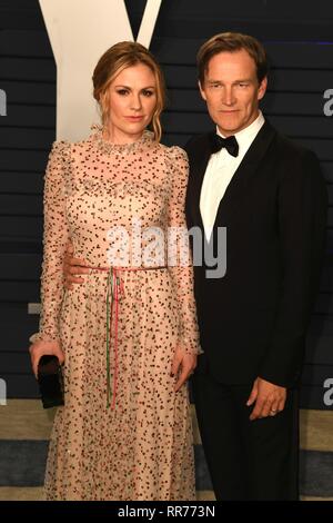 Los Angeles, Stati Uniti d'America. 24 Febbraio, 2019. LOS ANGELES, CA - 24 febbraio: Anna Paquin e Stephen Moyer a Vanity Fair Oscar Party il 24 febbraio 2019 a Los Angeles, California. Credito: Imagespace/Alamy Live News Foto Stock