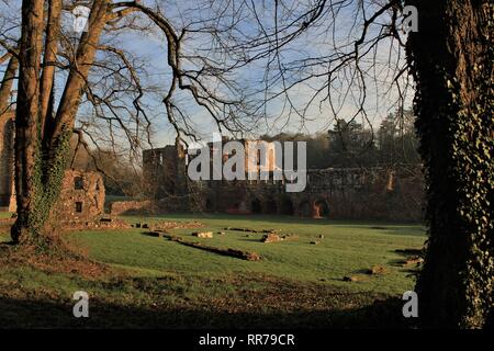 Cumbria, Regno Unito. Il 25 febbraio, 2019. Regno Unito Meteo. Sole dal Furness Abbey Cumbria. Il credito C.Hall/Alamy Live News. Foto Stock