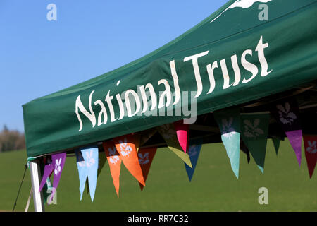 Viste generali di piantagione di alberi e un 'Mob-hedging " evento per aiutare a creare la fauna selvatica nelle case delle Station Wagon Slindon, Sussex, Regno Unito. Foto Stock