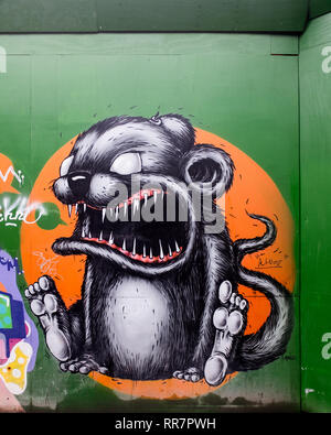 Un colorato pezzo di street art graffiti in Copenhagen DANIMARCA Europa Foto Stock