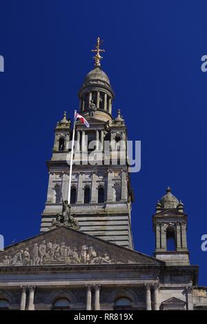 Glasgow City Chambers, sfarzose camere municipali da George Square su una soleggiata giornata estiva. La Scozia, Regno Unito. Foto Stock